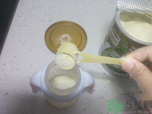 怎么判斷奶粉有沒有變質(zhì)？判斷奶粉變質(zhì)的方法