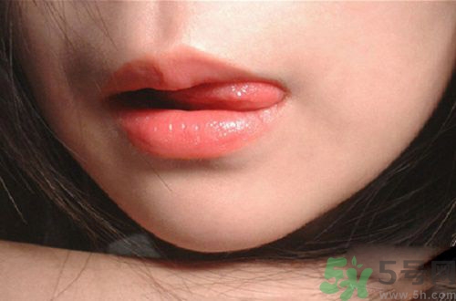 夏季嘴唇干燥怎么辦？夏季嘴唇解決方法