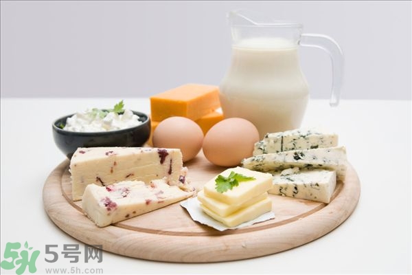一天喝多少牛奶最好？牛奶一天喝多少合適？