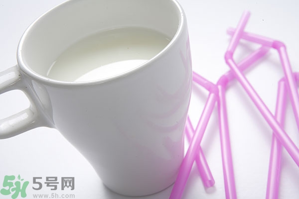 羊奶和牛奶哪個(gè)營(yíng)養(yǎng)高?牛奶與羊奶哪個(gè)營(yíng)養(yǎng)更好？