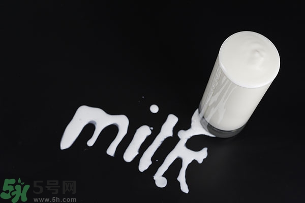 一天喝多少牛奶最好？牛奶一天喝多少合適？