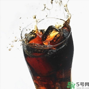 可樂(lè)第二天還可以喝嗎？隔夜的碳酸飲料可以喝嗎？