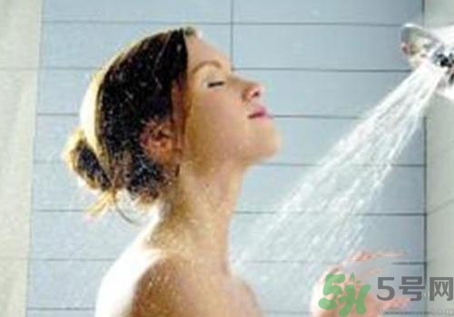 夏天洗澡水溫多少合適？夏天洗澡水溫多少比較好？