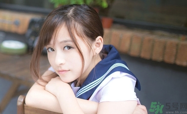 15歲月經(jīng)推遲二個月正常嗎？15歲兩個月沒來月經(jīng)是怎么回事？