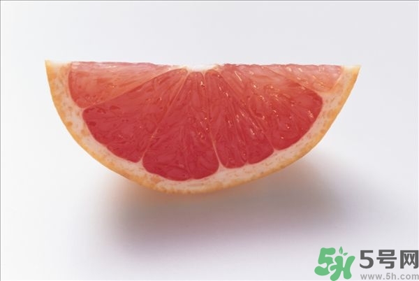 柚子的瓤是紅色正常嗎？柚子里面是紅色的能吃嗎？