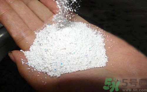 用洗衣粉手發(fā)熱是怎么回事？洗衣粉傷手怎么辦？