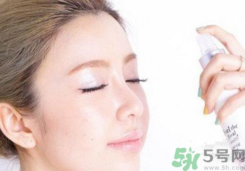 保濕噴霧怎么用？保濕噴霧的正確使用方法