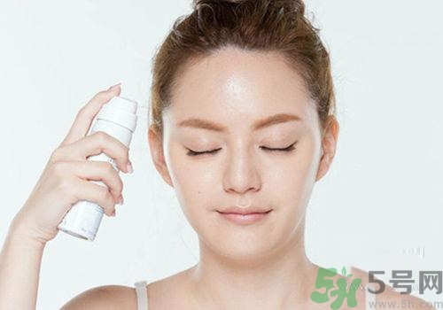 保濕噴霧什么時(shí)候用？保濕噴霧的使用注意事項(xiàng)