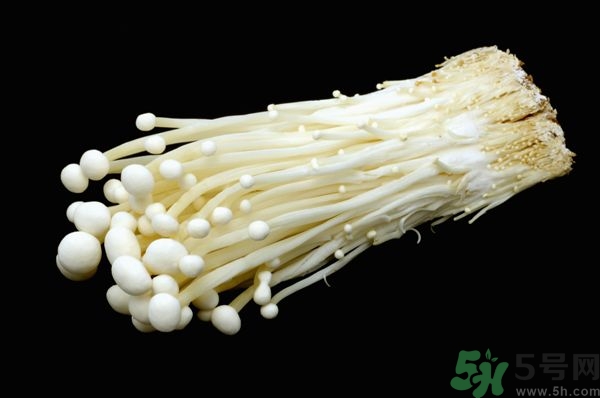 金針菇發(fā)霉了能吃嗎？金針菇長白毛還能吃嗎？