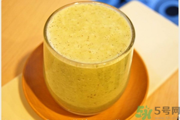 香瓜里面有紅點能吃嗎？香瓜瓤里面有紅點還能吃嗎？