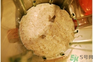 香瓜里面有紅點能吃嗎？香瓜瓤里面有紅點還能吃嗎？