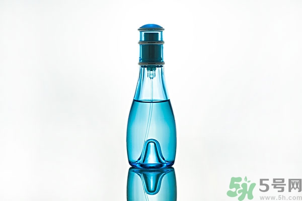 香水過敏了怎么辦？噴香水對(duì)身體有害嗎？