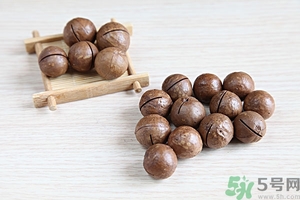 夏威夷果發(fā)黃好不好？夏威夷果這么硬怎么吃？