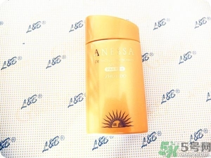 安耐曬為什么那么稀？安耐曬是水狀液體的嗎？