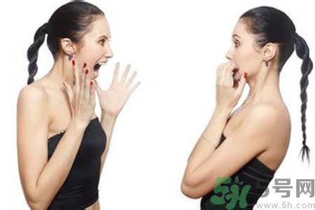 女人為什么一個胸大一個胸小？女人的兩個胸為什么不一般大？