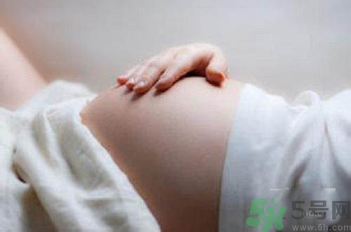 胎教應(yīng)該對(duì)寶寶說(shuō)什么？胎教的時(shí)候要注意什么？