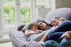睡眠不規(guī)律如何調(diào)整？睡眠不規(guī)律會(huì)胖嗎？