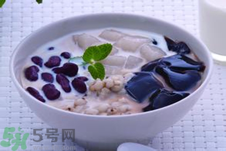 仙草是龜苓膏嗎？仙草和龜苓膏的區(qū)別？