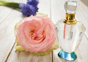 香水噴到嘴巴里怎么辦？香水噴到眼睛里怎么辦？