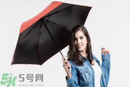 太陽傘是黑膠好還是銀膠好？太陽傘黑膠和銀膠哪個更防曬？