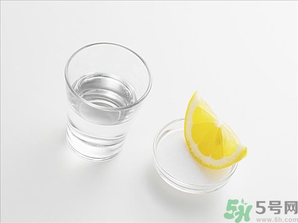 中暑喝鹽水有用嗎？中暑可以喝牛奶嗎？