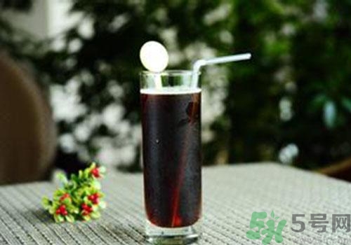 雪碧和可樂哪個(gè)對(duì)身體的危害更大？雪碧和可樂哪個(gè)好？