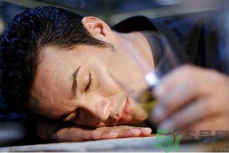 男人濕氣重的表現(xiàn)有哪些？男人去除濕氣的方法有哪些？