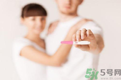 驗孕棒顯示沒有懷孕但是沒來月經(jīng)是怎么回事？