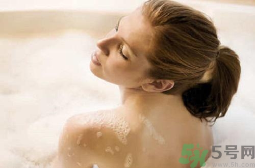 冷水洗澡好還是熱水洗澡好？冷水洗澡好不好？