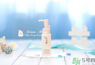 卸妝油好用還是卸妝水好用？卸妝油和卸妝水哪個(gè)好？