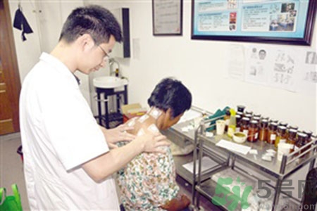 三伏貼可以去濕氣嗎？三伏貼去濕氣貼哪里？