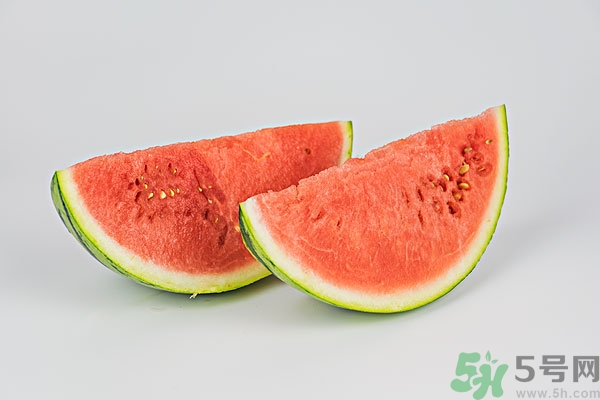 西瓜沒(méi)熟透可以吃嗎？西瓜不好吃怎么做好吃？