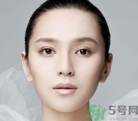 為什么眉心總是長痘痘？眉心長痘痘怎么回事？