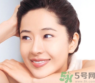 為什么眉心總是長痘痘？眉心長痘痘怎么回事？