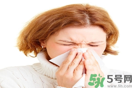 怎么樣用生理鹽水清洗鼻腔？用生理鹽水清理鼻腔的方法？
