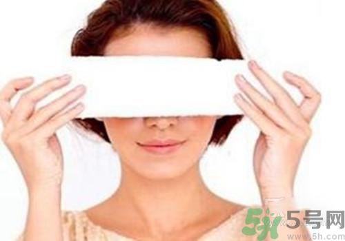 眼睛腫了用冷水敷還是熱水敷？眼睛腫了怎么辦？