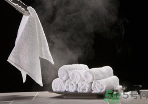 眼睛腫了用冷水敷還是熱水敷？眼睛腫了怎么辦？