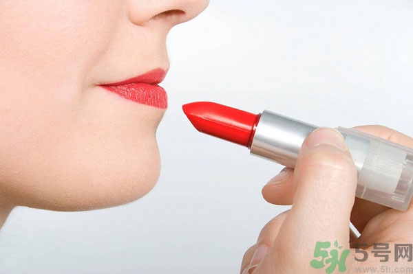 唇色淺用什么顏色的口紅？涂什么顏色的口紅最自然？