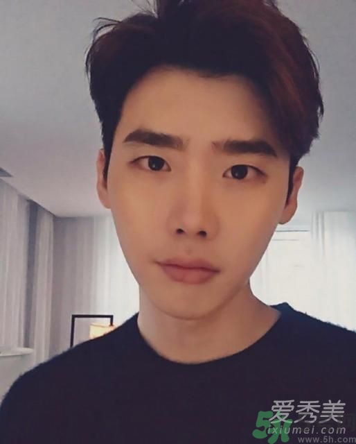 李鐘碩發(fā)型是什么？姜哲發(fā)型是什么？