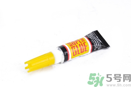 502膠水怎么洗？如何祛除衣服上的膠水？