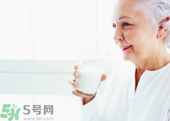 老年人骨質(zhì)疏松吃什么好？骨質(zhì)疏松應該如何預防？