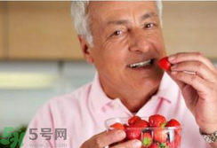 老年人骨質(zhì)疏松吃什么好？骨質(zhì)疏松應該如何預防？
