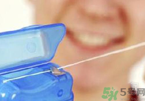 用牙線牙齦出血是怎么回事？用牙線牙齦出血怎么辦？