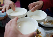喝糯米酒能豐胸嗎？喝米酒能護(hù)膚嗎？