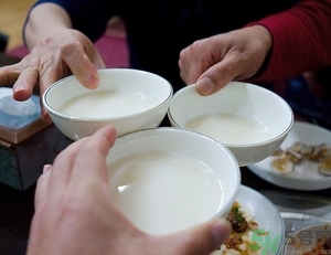 喝糯米酒能豐胸嗎？喝米酒能護(hù)膚嗎？