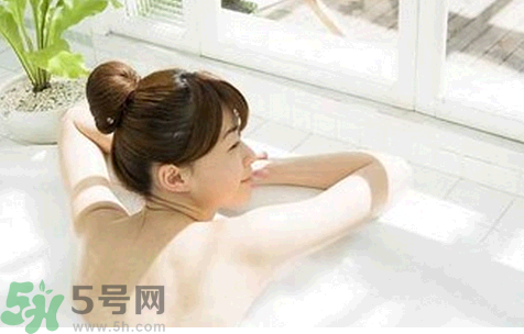 剖腹產(chǎn)后多久可以洗澡？剖腹產(chǎn)后洗澡正確的洗澡方法及注意事項(xiàng)