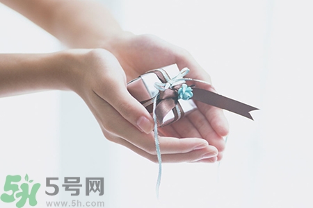 七夕和老婆怎么過？七夕送老婆什么禮物？