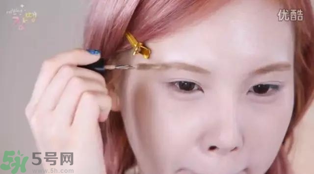 戴眼鏡怎么化妝？眼鏡妝怎么畫