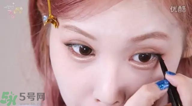 戴眼鏡怎么化妝？眼鏡妝怎么畫
