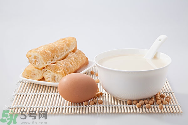 豆奶粉結(jié)塊還能喝嗎？豆奶粉分層還能喝嗎？